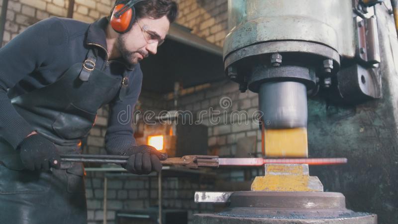 弈战云巅——斗鱼LOL云顶之弈明星主播对抗赛8月20日D组战报|panda sports(图3) panda sports